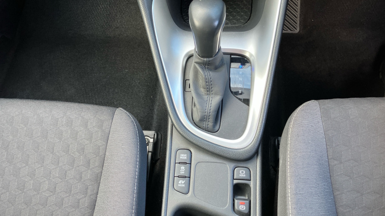 Toyota Yaris 1.5 Hybrid Design 5dr CVT Hybrid Hatchback